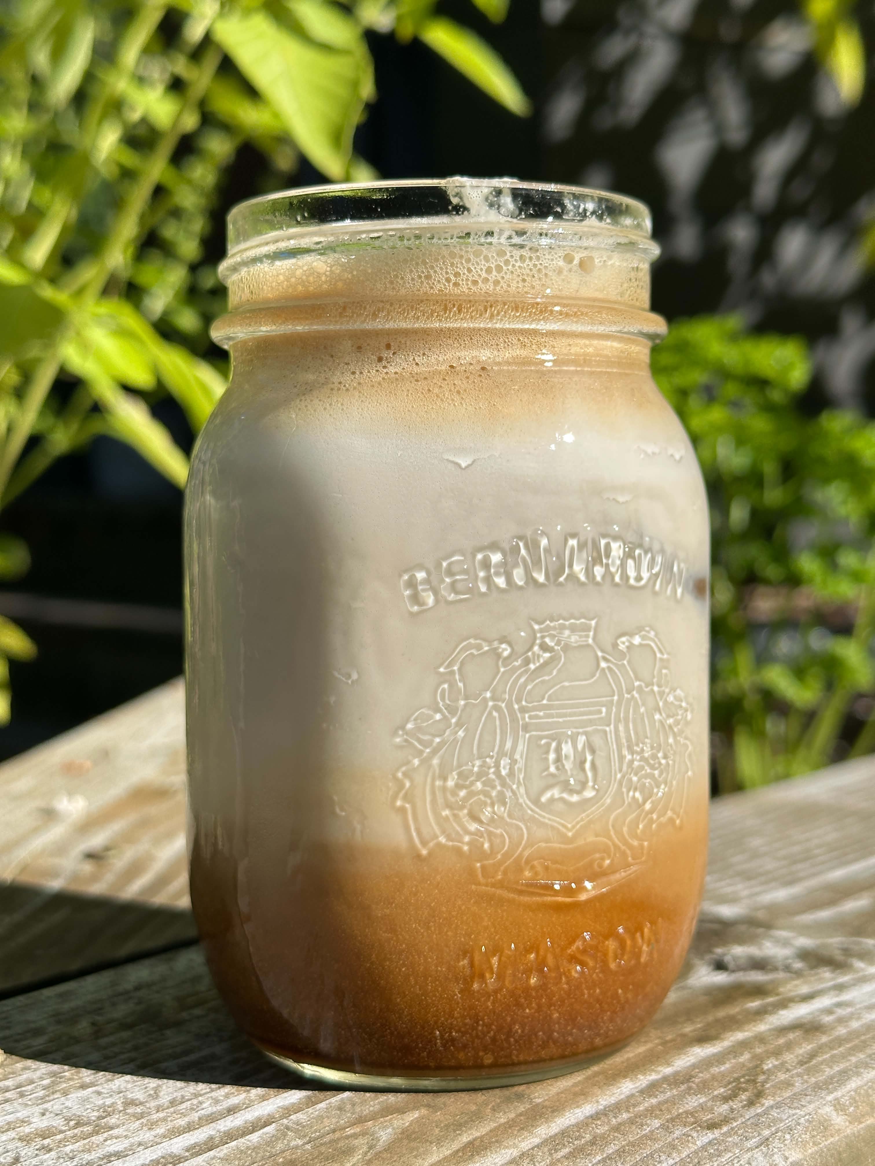 Espresso secoué glacé à la cassonade et lait de cajou